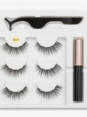 A Pair Of False Eyelashes With Magnets In Fashion