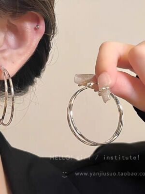 Light Luxury Shell Flower Stud Earrings,925 Silver Needle Ins Niche Retro Elegant European American Style Ear Jewelry