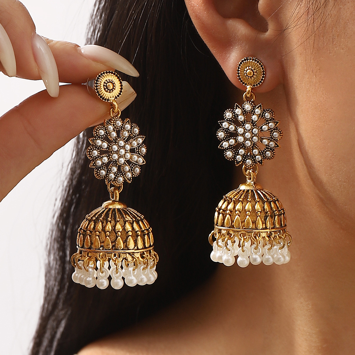 Retro Floral Rhinestone-studded Tassel Stud Earrings - Image 2