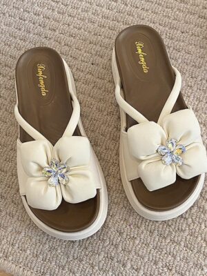 Women's Cloud Feel Sandals Summer Outdoor New Flower Rhinestone Platform Slippers Niche Design Beach Shoes